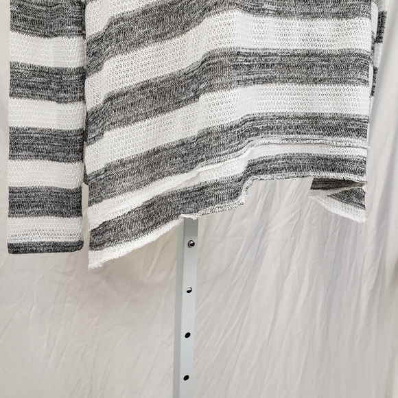 Steve Madden twist back pullover sweater size medium - Picture 4 of 10